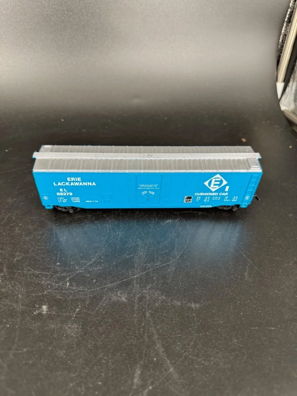 Bachmann HO Scale 51' Erie Lackawanna 68279 Steel Plug Door Box Car No box